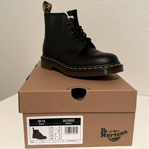 Dr. Martens Shoes - BRAND NEW- Dr Marten boots Women size 6